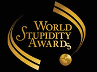 Продолжается подготовка к вручению третьей ежегодной Всемирной премии за тупость. Это популярное шоу пройдет 22 июля, но голосовать за номинантов можно уже сейчас