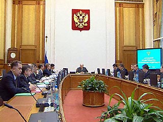 Вице-премьер РФ Александр Жуков выступает за создание системы жесткой ответственности строителей дорог за результаты своей работы