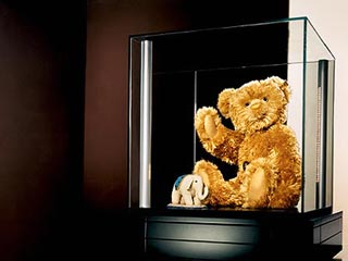 Германская фирма изготовила самого дорогого плюшевого медведя в мире