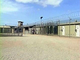 На американской базе в Гуантанамо объявлено штормовое предупреждение и подготовлен план эвакуации заключенных и охраны военной тюрьмы Camp Delta в связи с надвигающимся ураганом Dennis