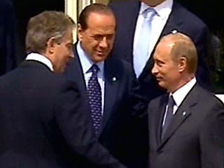 Саммит "большой восьмерки" в 2006 году пройдет в Санкт-Петербурге. Об этом сообщил президент России Владимир Путин журналистам в Глениглсе по окончании саммита G8 в Шотландии
