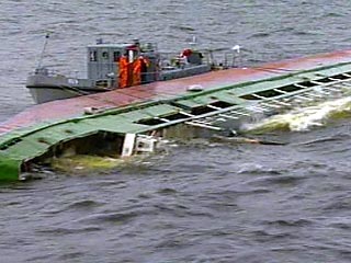 Баржа СП-13, затерявшаяся в Охотском море 8 июля, затонула. Это произошло в результате смещения груза, состоявшего из 20 контейнеров