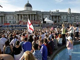 На Трафальгарской площади в Лондоне вспоминают погибших при терактах