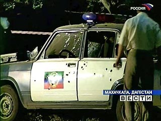 Сотрудники прокуратуры и МВД Дагестана расследуют обстоятельства взрыва, произошедшего в 22:05 в четверг вечером в Махачкале на проспекте Имама Шамиля, в результате которого был взорван автомобиль ГАИ
