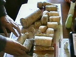 Чаще всего, если судить по сообщениям о терактах последнего времени, террористы на Ближнем Востоке или в Европе используют два основных вида взрывчатки - двуперекись ацетона "домашнего" изготовления и ТНТ (тол, тринитротолуол), полученный из старых мин и