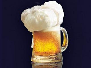 Итальянские ученые утверждают, что пиво препятствует развитию раковых опухолей, и тот, кто часто пьет этот напиток, может дожить до ста лет