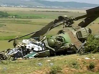 Военная прокуратура возбудила уголовное дело по статье "Нарушение правил полетов и подготовки к ним" после катастрофы вертолета Ми-8 в Чечне, в результате которой погибли 8 человек
