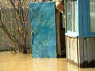 В результате прорыва магистральной трубы городского водовода в Саратове были подтоплены десять жилых домов в частном секторе
