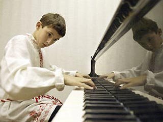 12-летний певец и музыкант из Лондона выдвинут кандидатом на пост посла доброй воли ООН в знак признания его заслуг в деле оказания благотворительной помощи сиротам в России