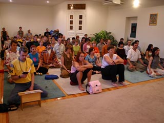 Начиная с 24 июля буддисты многих стран мира приступят к совместной медитации, которая будет продолжаться три дня и три ночи. Цель этой акции - способствовать увеличению Сочувствия и Понимания среди людей, жувущих на нашей планете