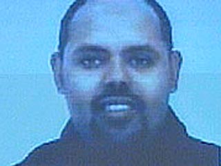 27-летний Мухтар Саид Ибрагим, которого полиция подозревает в закладке бомбы на автобусе при попытке устроить теракты на прошлой неделе, в 1996 году был осужден на 5 лет за грабежи