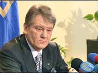 Виктор Ющенко в понедельник, 25 июля, подверг критике журналистов "за предвзятое отношение к его сыну Андрею, а также заявил о законности эксплуатации им дорогого автомобиля и личной охраны"