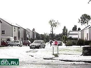 В некоторых населенных пунктах Уэльса посреди августа жители смогли полюбоваться характерными для февраля снежными пейзажами и поиграть в снежки после того, как улицы там оказались покрыты льдом и снегом