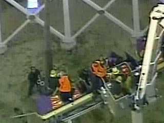По меньшей мере 14 человек пострадали в результате столкновения двух вагончиков на американских горках в парке развлечений компании Disney в Калифорнии