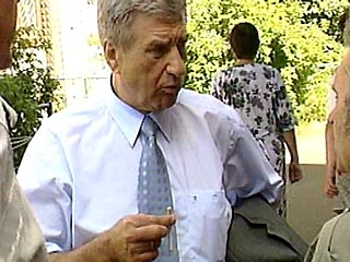 Губернаторские полномочия Ходырева истекают 8 августа 2005 года