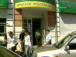 В центре Москвы в четверг восемь человек отравились выхлопными газами автомобиля в одном из магазинов. Об этом сообщили в правоохранительных органах столицы