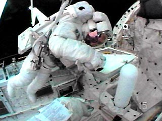 Астронавтам Discovery не придется еще раз выходить в космос для ремонта шаттла