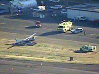 Два человека погибли в результате столкновения двух частных самолетов в небе над пригородом Сиэтла Рентоном, штат Вашингтон