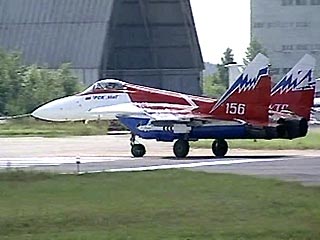 В подмосковном Жуковском прошел первый демонстрационный полет сверхманевренного истребителя МиГ-29ОВТ