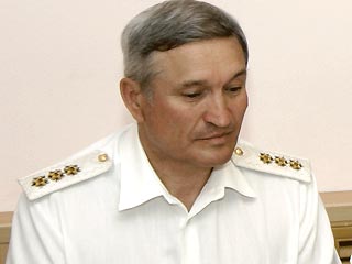 Командующий Тихоокеанским флотом адмирал Виктор Федоров заявил "Интерфаксу", что запаса воздуха на борту подводного аппарата АС-28 хватит до середины понедельника