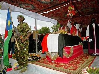 Похороны погибшего в авиакатастрофе первого вице-президента страны, бывшего лидера южносуданских повстанцев Джона Гаранга состоялись сегодня на юге Судана