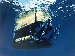 Спасательное судно КИЛ-27 с британскими специалистами и беспилотным подводным аппаратом Scorpio прибыло к месту спасательной операции батискафа в бухте Березовой