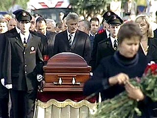 Край губернатора евдокимова. Похороны Михаила Евдокимова губернатора Алтая. Могила Михаила Евдокимова.