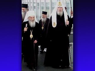Патриарх Павел отмечает, что Алексий II оказывает эту помощь "в духе любви, которая на протяжении веков соединяет наши сестринские православные Церкви"