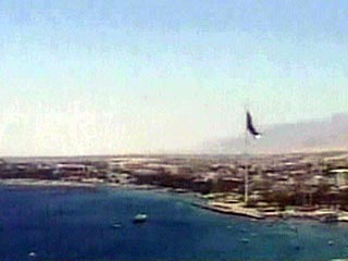 В порту Иордании у причала, где пришвартован военный корабль США, прогремели три взрыва