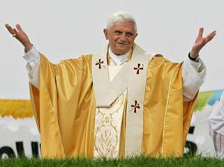 Папа Римский Бенедикт XVI призвал молодежь к отказу от эгоизма и соблюдению церковных установлений, а также пожелал реализовать присущее молодым стремление создать "лучший мир"