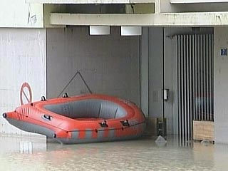 Наводнения стали причиной затруднений с транспортным сообщением и отключений телефонных линий, которые отмечены в центральных районах Швейцарии