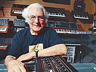 В США в штате Северная Каролина в своем доме в Эшвилле на 72-м году жизни скончался инженер Роберт Муг, сконструировавший первый в мире музыкальный синтезатор