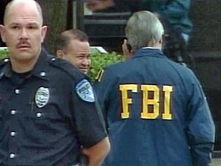 В США ФБР арестовало 87 опасных преступников, пригласив их на свадьбу спецагентов