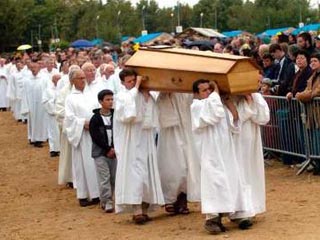 23 августа во Франции  состоялись отпевание и погребение основателя экуменической общины Тэзе брата Роже Шютца