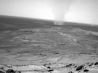 Марсоход Spirit, находящийся на Красной планете уже более полутора лет, продолжает радовать ученых