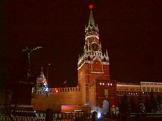 В 2008 году Россия будет выбирать нового президента. И уже сейчас в Кремле смотрят на эту дату в календаре как кролик на удава