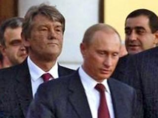 Президенты России и Украины Владимир Путин и Виктор Ющенко провели сегодня в Казани двустороннюю встречу, в ходе которой Ющенко передал Путину приглашение посетить с визитом Украину