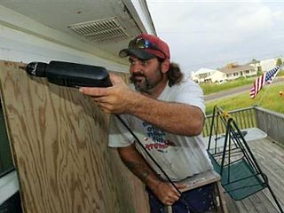Президент США Джордж Буш объявил в субботу зоной стихийного бедствия штат Луизиана, к которому приближается ураган Katrina. Об этом сообщила пресс-служба Белого дома
