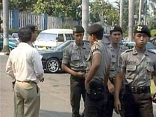 В Джакарте из-за бдительности охранника эвакуировано британское посольство
