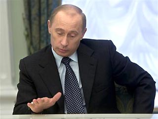 Владимир Путин задумал послать ободряющий телесигнал россиянам. Как стало известно "Ведомостям", в начале сентября он может объявить через один из телеканалов, что в 2006 году выделит из бюджета еще 115 млрд рублей на социальные расходы