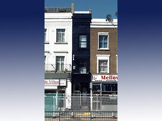Самый узкий дом в Лондоне продается за 900 тысяч долларов