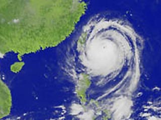 Один житель Тайваня погиб и более 20 получили различные ранения в результате мощного тайфуна "Талим"