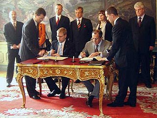 Данные договоры с Эстонией были подписаны в Москве 18 мая