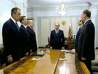 В трагическую годовщину бесланских событий сегодня традиционное совещание президента России с членами Совета безопасности РФ началось с минуты молчания в память о всех жертвах террористических актов