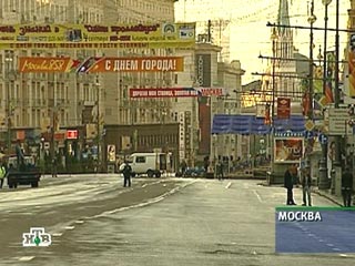 В связи с празднованием Дня города сегодня центр Москвы будет закрыт для движения автотранспорта, сообщили ИТАР-ТАСС в Управлении ГИБДД столицы
