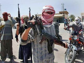 Боевики "Аль-Каиды" в Ираке под началом "правой руки" Усамы бен Ладена - террориста Абу Мусаба Аль-Заркави, захватили в Ираке на границе с Сирией город Эль-Каим, объявив в нем "исламскую республику" и подняв над городом флаг "Аль-Каиды"