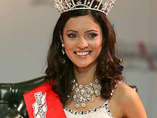 Уроженка Ташкента, победившая 3 сентября на конкурсе красоты "Мисс Англия", стала объектом угроз со стороны исламских фундаменталистов