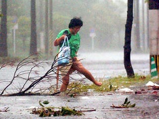 Тайфун "Наби", обрушившийся на Японию, вызовет сильные дожди и усиление ветра до ураганных значений на Курильских островах, Сахалине и побережье Приморского края