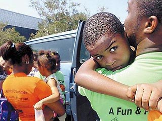 В Новом Орлеане спасателям пришлось услышать тысячи историй пострадавших от урагана людей, но больше всего их тронул рассказ о детях, которых опекал шестилетний малыш