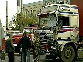 В Петербурге троих служащих ФСБ задавило тягачом Volvo